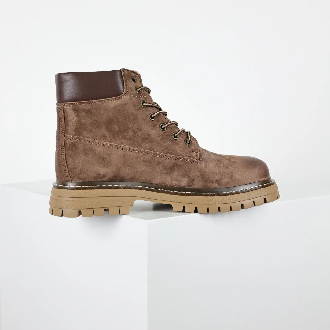 Copy price 💰620 Core recommendation Good price Timberland/Timberland classic outdoor casual rhubarb boots series Guangdong factory quality Original box original packaging The fabric is made of Italian 🇮🇹 top matte fine-grained cowhide. It is paired with anti-odor and anti-corrosion genuine leather latex insoles to give you a perfect wearing experience. The quality is exquisite and durable. A must-have for sportsmen. Specially designed to treat those who are not handsome. High-quality and first-class foot feel. Size: 39 -44 (leather shoe size)